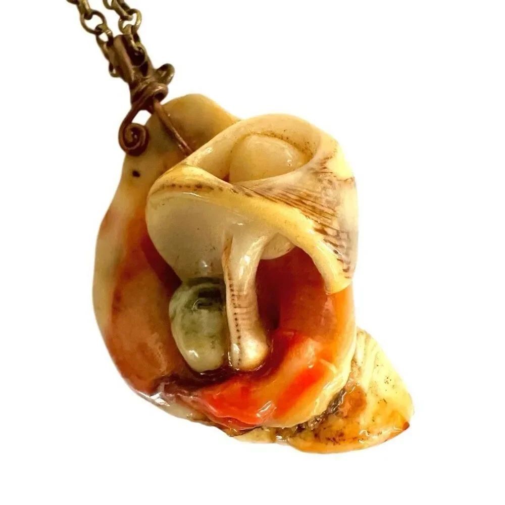 Shell pendant necklace - Picture 4 of 8